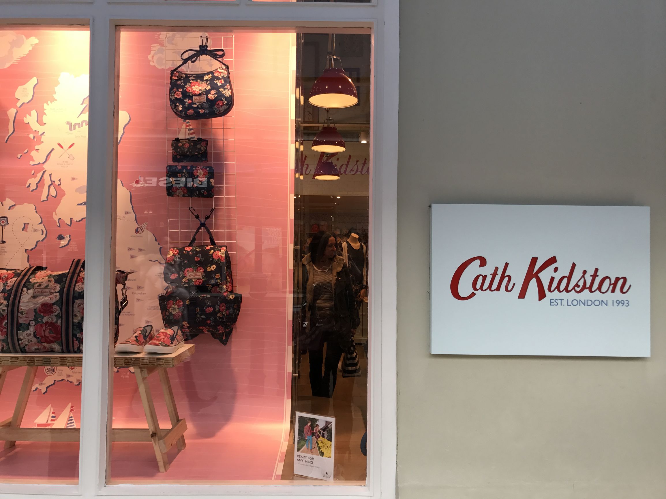 镶金边的高跟鞋!凯特妃最爱,老佛爷钦点,女星们集体买买买!