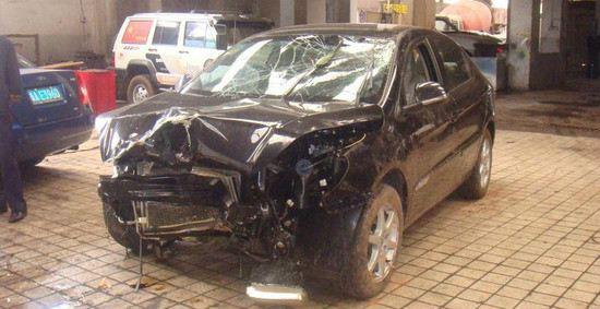 事故车去4s店修还是店面修,事故车去4s店修还是理赔中心