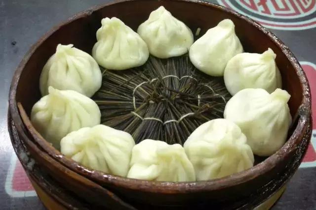 走街串巷的小笼包 (走街串巷杭州小笼包)