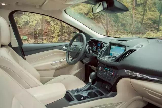 一台能买菜带娃下工地的“超跑”，评测2017款福特翼虎