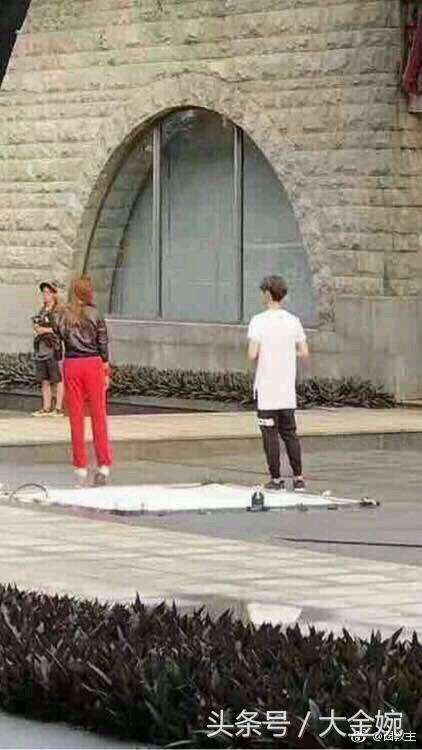 鹿晗关晓彤甜蜜暴击路透,关晓彤鹿晗拍摄甜蜜暴击花絮