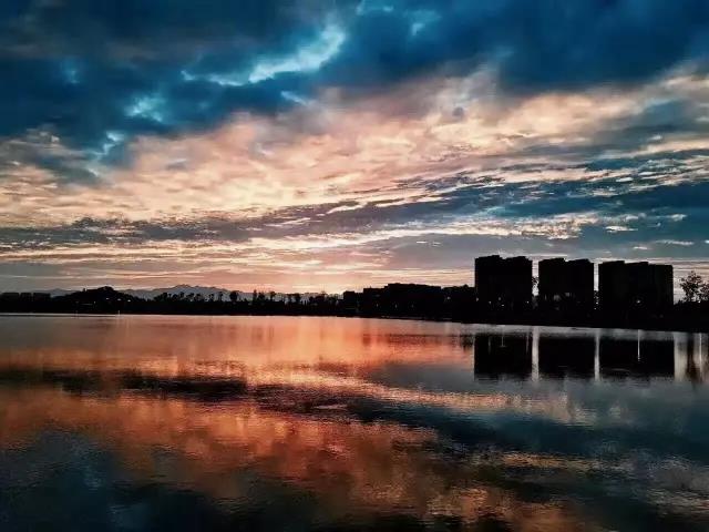 在他们的镜头下，锦城湖又美出了新高度