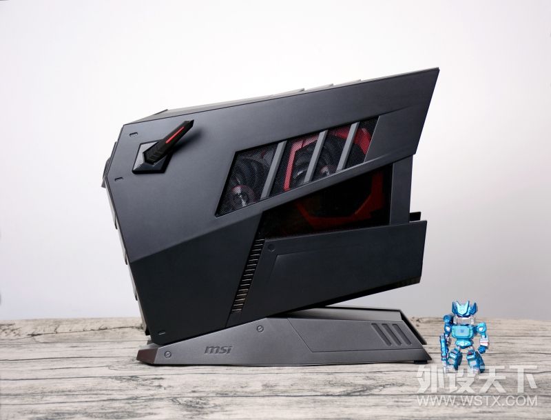 这才是游戏手机该有什么样的样子,微星宙斯盾钛3主机