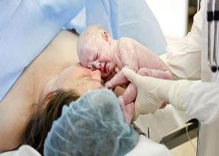 据说,一边生孩子的时候会一边拉便便?画面不敢想象!