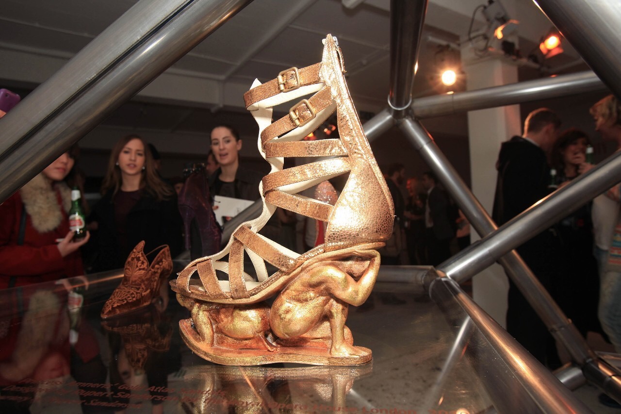 镶金边的高跟鞋!凯特妃最爱,老佛爷钦点,女星们集体买买买!