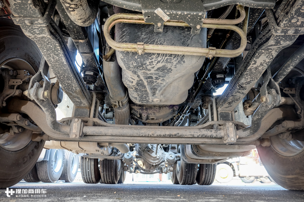 新款重汽t7牵引车,540马力的重汽