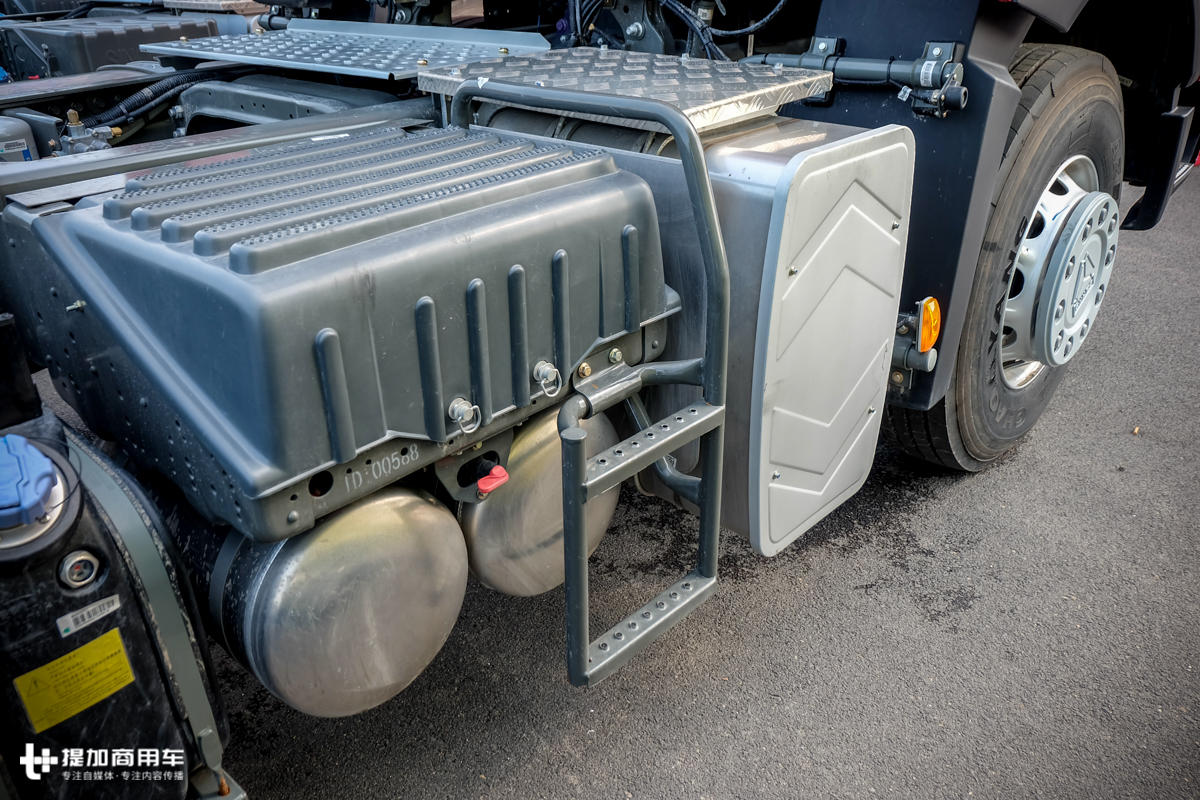 新款重汽t7牵引车,540马力的重汽