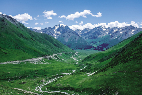 嘉兴一对情侣辞职环中国“摩旅”，女孩说，“摩旅”很多时候是一种信仰，或是肉体的苦修