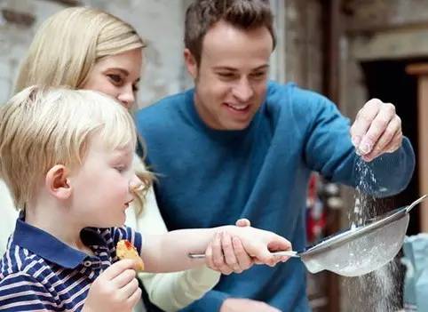 希奥教育|让宝宝爱上洗碗,还能培养领导力