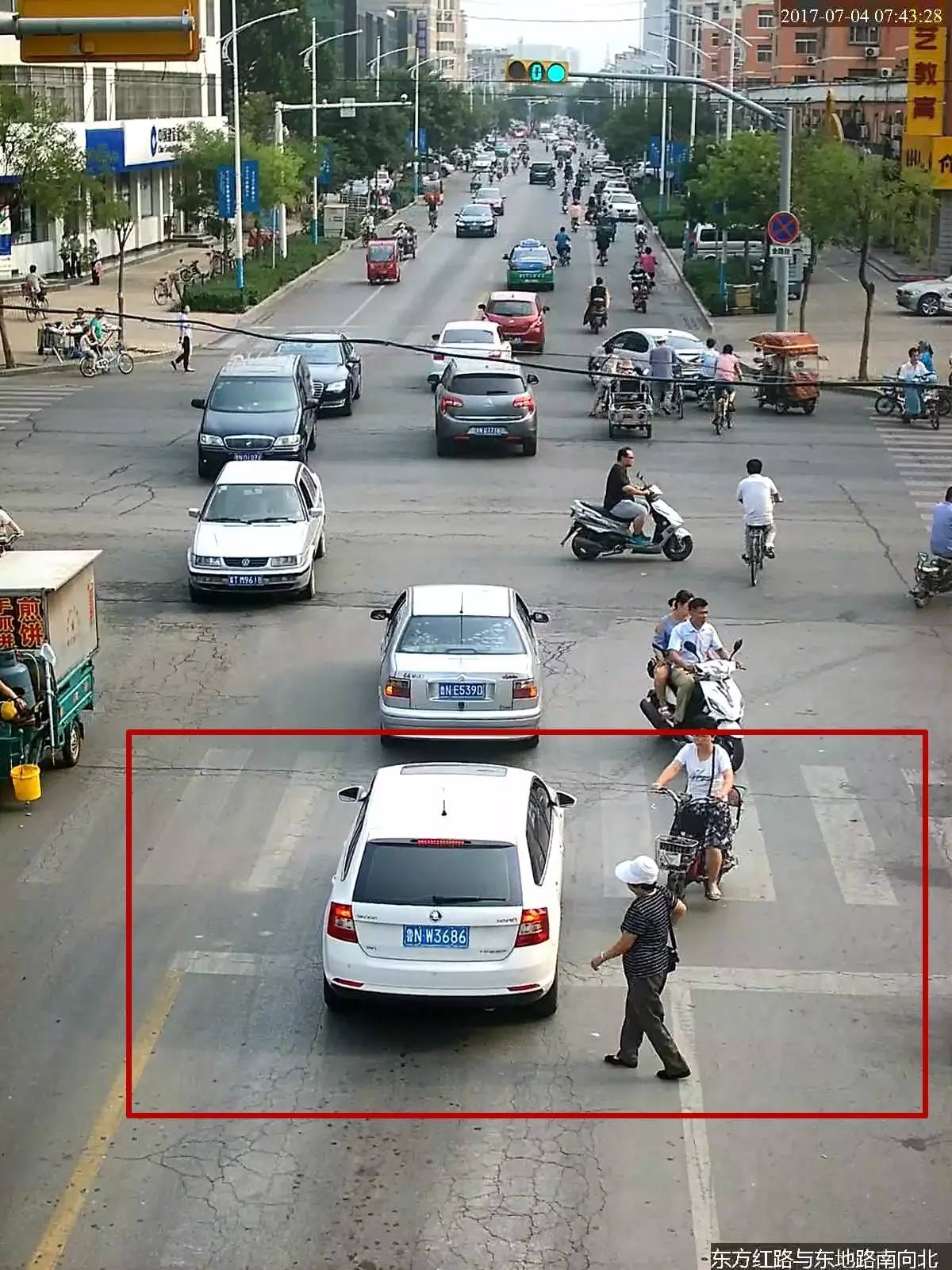 机动车不礼让斑马线将罚款吗,不礼让行人有车挡着看不到