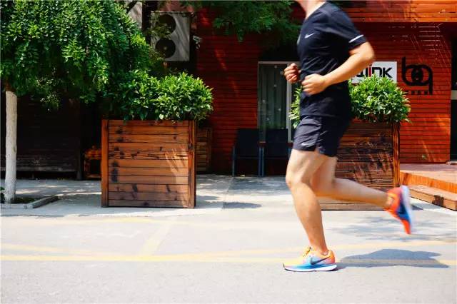 跑鞋测评nikezoompegasus37,耐克飞马34跑鞋讲解