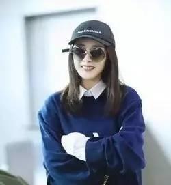 杨幂的最近穿的运动鞋,杨幂穿的薄荷绿运动鞋