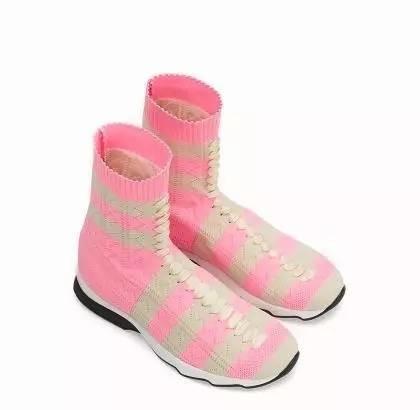 杨幂的最近穿的运动鞋,杨幂穿的薄荷绿运动鞋