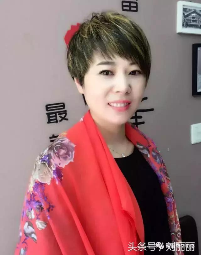 今年流行的发型中发,今年流行新式发型