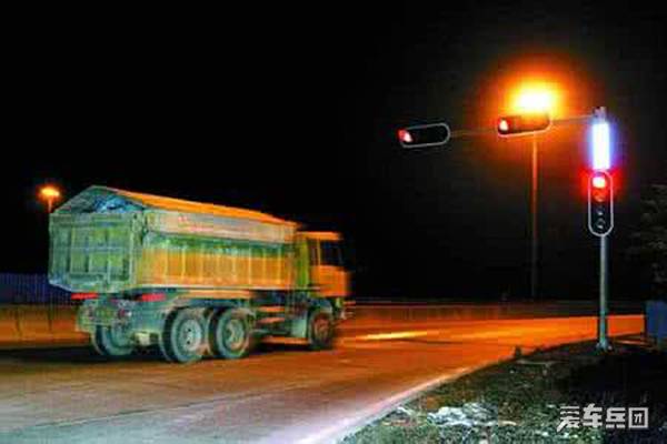 泥头车危险吗,泥头车到底有多可怕