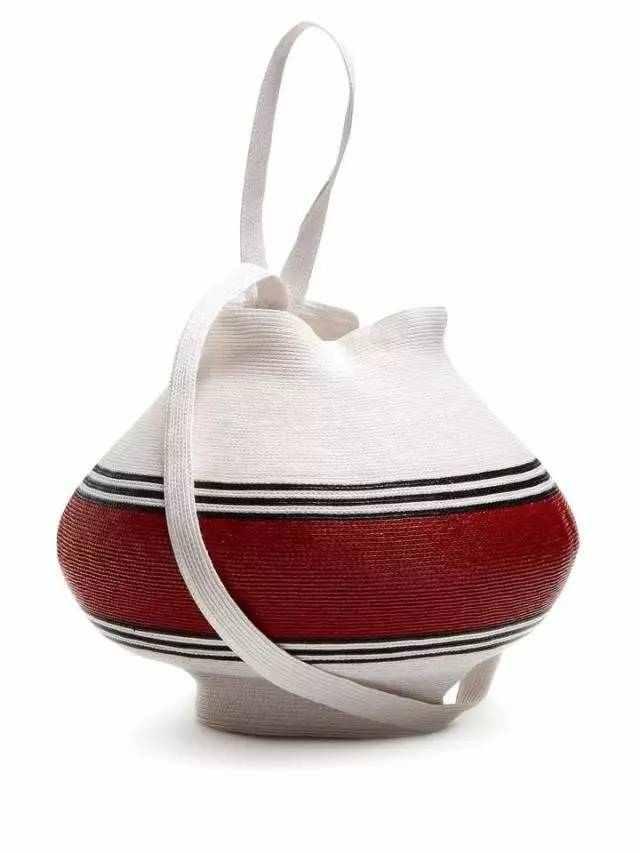 最近整个时尚圈都中了这个包包的毒!