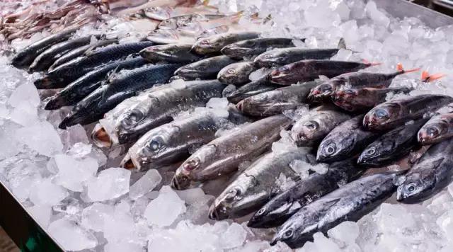 买鱼时学会这2个挑选技巧,买条鱼怎么吃最好