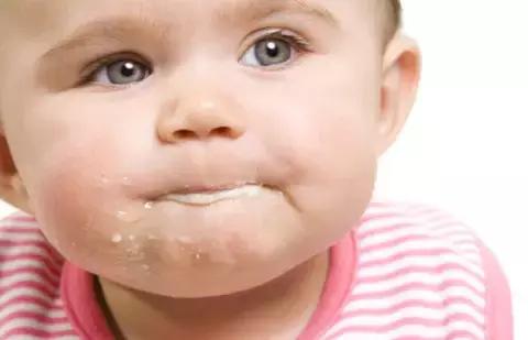 预防宝宝吐奶的最好方法,如何预防吐奶的方法