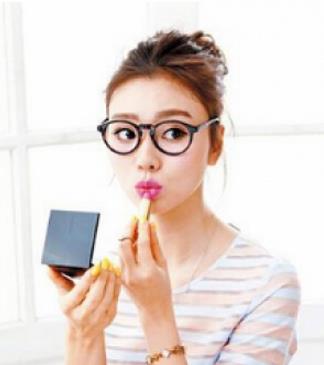 圆脸肉肉的女生扎什么发型,瓜子脸短头发夏天可以怎么扎头发