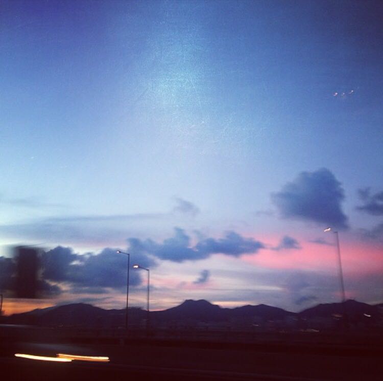 晒港剧晒港茶晒维港晒青涩照片,看看黄晓明唐嫣baby张卫健眼中的香港