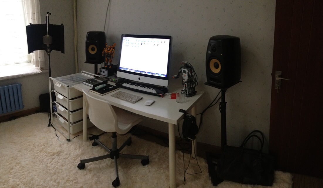 晒港剧晒港茶晒维港晒青涩照片,看看黄晓明唐嫣baby张卫健眼中的香港