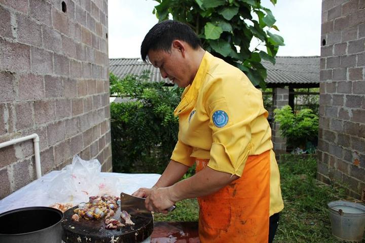 游机鸡是什么东西?吸引一群厨王跑到南宁农村吃