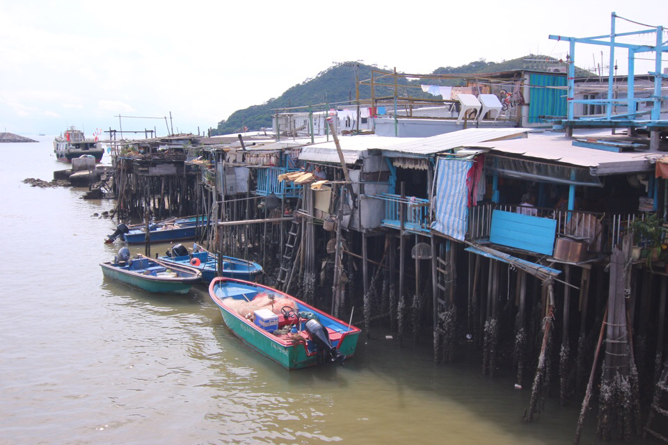 晒港剧晒港茶晒维港晒青涩照片,看看黄晓明唐嫣baby张卫健眼中的香港