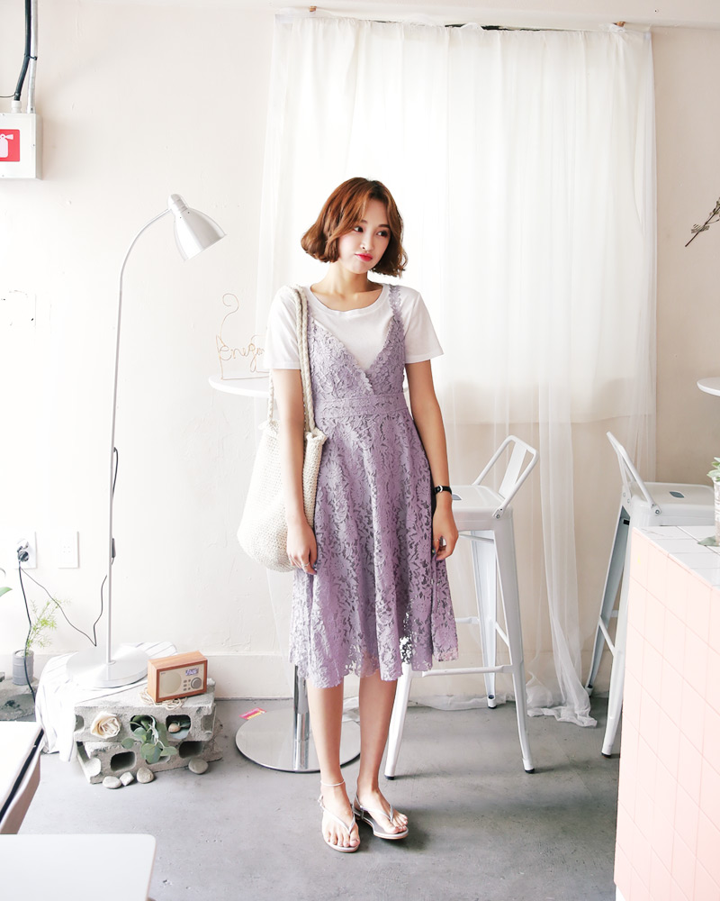 吊带裙配T恤最新韩版女装引领时尚潮流趋势