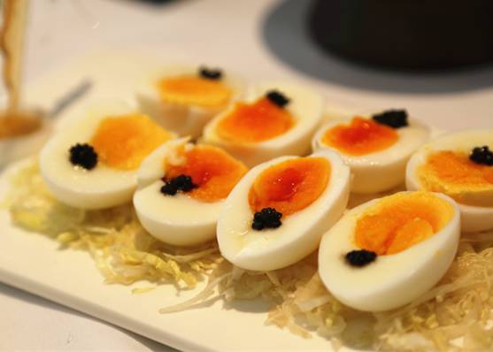 鼓起勇气踏入“武汉天地”剪头发，没想到却被“搞”大了肚子……