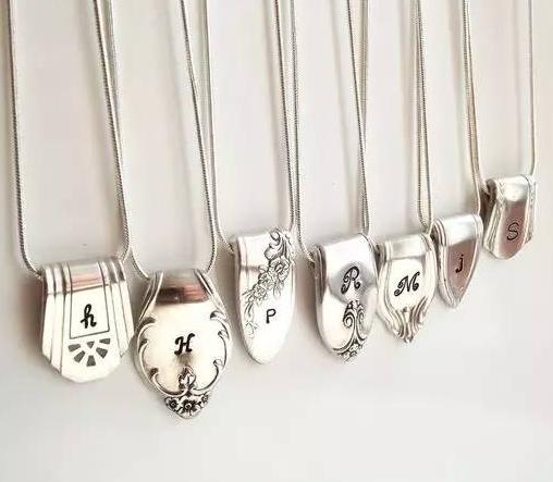 过期的化妆品不要扔了为了省钱,过期的化妆品要不要扔了