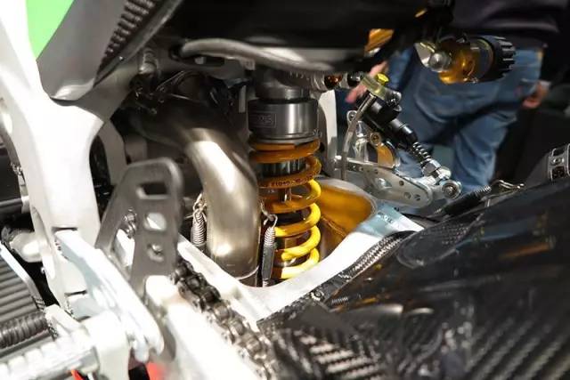 rsv4街车和跑车,新款rsv4赛道测评