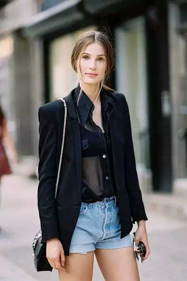 衣服太宽怎么穿才好看女生,女生怎么穿衣服才不会显得臃肿