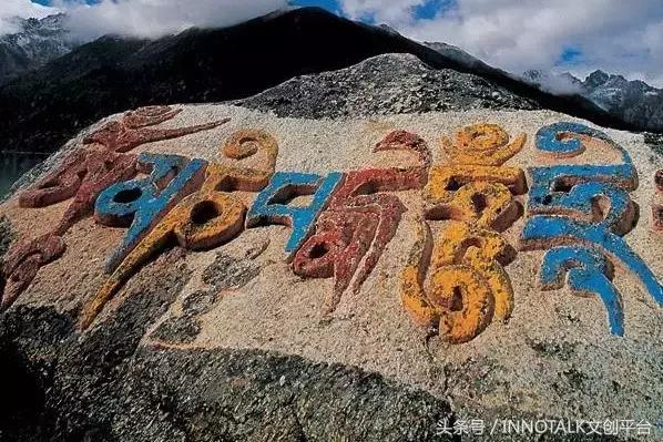 一个玩摇滚的大男生却始终戴着一串菩提项链，在*藏西**目睹了一整条河的六字真言，回来后他选择了当一个银匠人