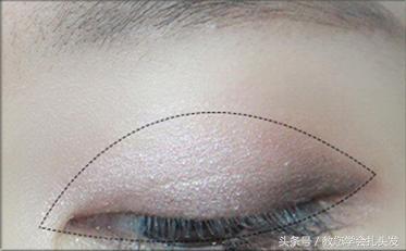 适合夏天扎的简单盘发,特别热的天怎么扎头发