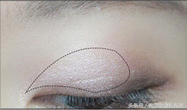 适合夏天扎的简单盘发,特别热的天怎么扎头发