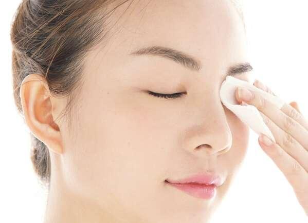 一用卸妆油毛孔就大,用卸妆油就长闭口粉刺