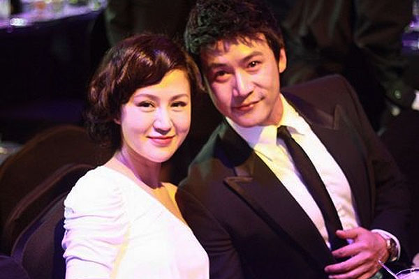 宋慧乔和杨幂谁更漂亮,杨幂和宋仲基一起在日本看秀