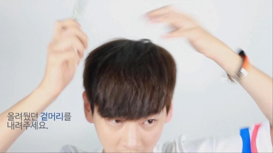 起床之后头发扁塌塌的，一点都不有型，今天教大家一个三分钟就能完美拯救的方法