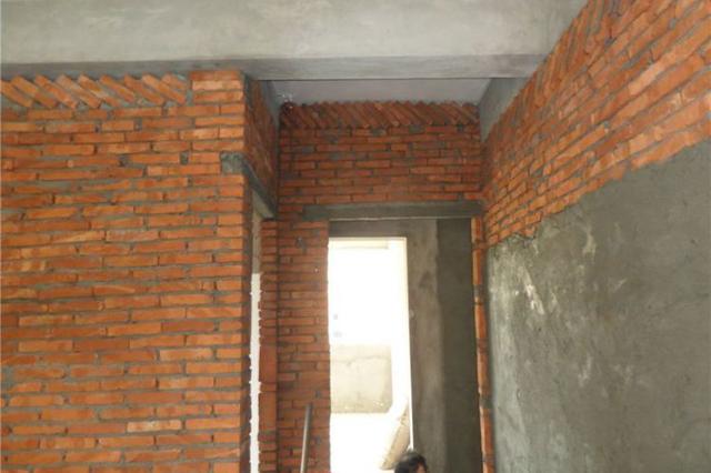 室内砌墙用红砖好还是轻质砖好？老师傅的一席话，后悔我家装早了！