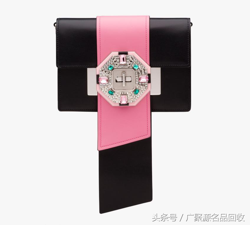 普拉达包包二手值多少钱,普拉达奢侈品包包回收价格