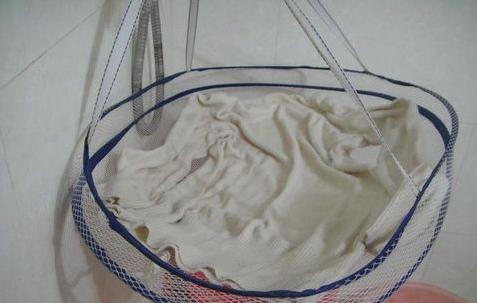 毛衣肩膀被衣架挂变形了怎么办,毛衣被热水烫变形了怎么恢复