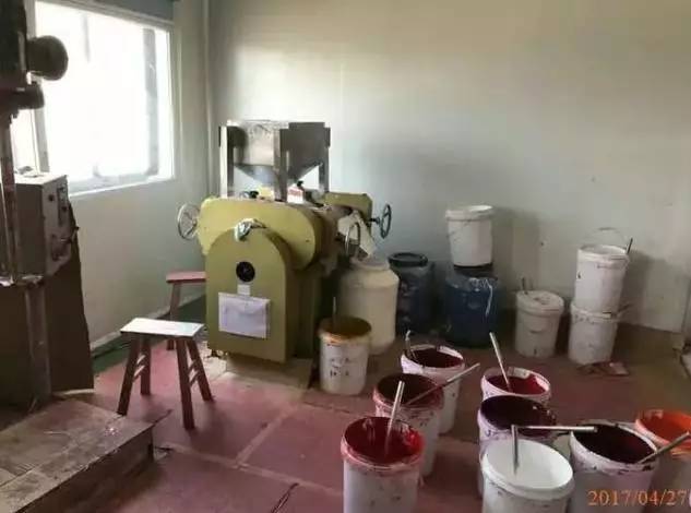 你花高价代购回来的资生堂成本只要几毛钱！这个脏乱差的造假小作坊却因此利润直翻100多倍