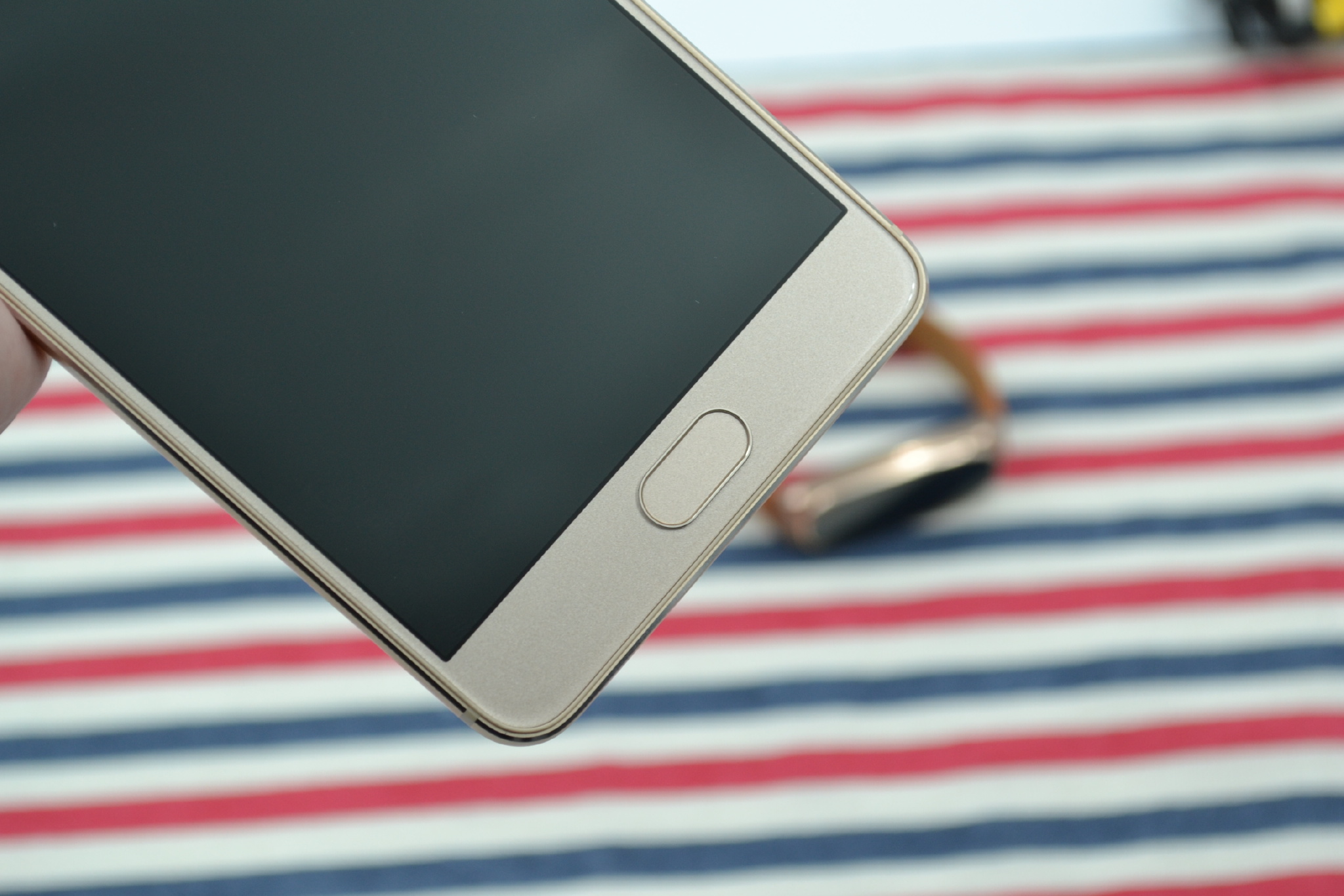 对家人的爱更多一点,九爱亲情手机HaloveH1上手测评