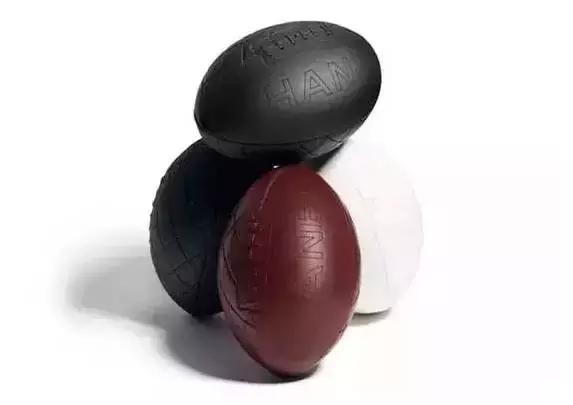 Prada卖185美刀的回形针被群嘲,那你让LV、爱马仕、superme怎么办?