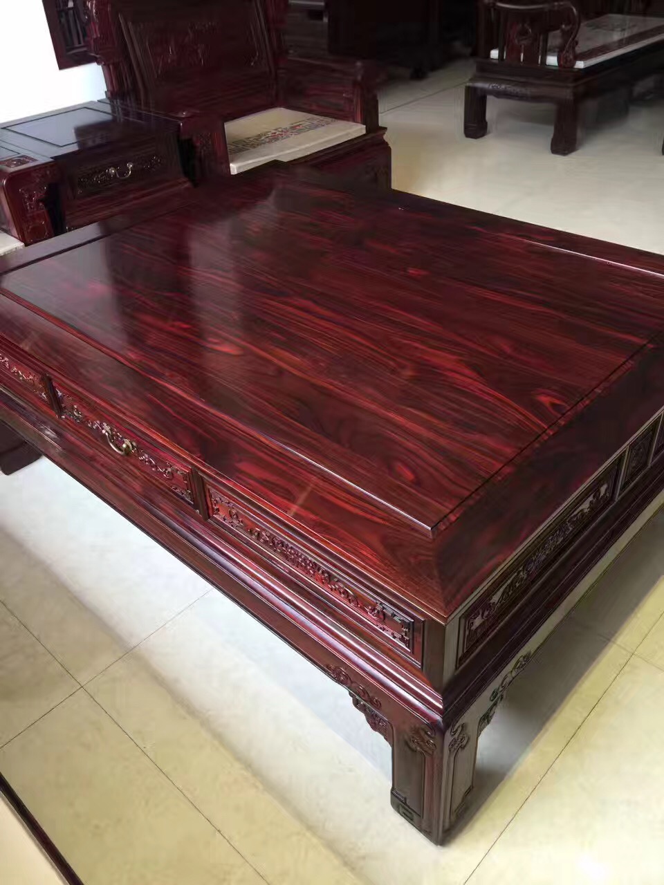 阔叶黄檀和大果紫檀哪个稳定性好,阔叶黄檀与大果紫檀哪个好