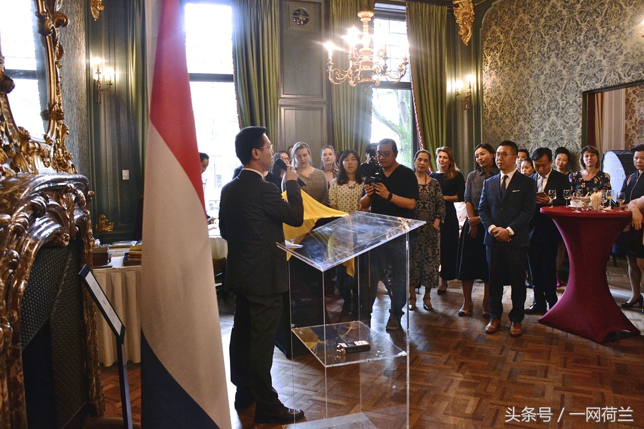 让世界发现中国的美卢浮宫,让世界看到中国的美中国服饰