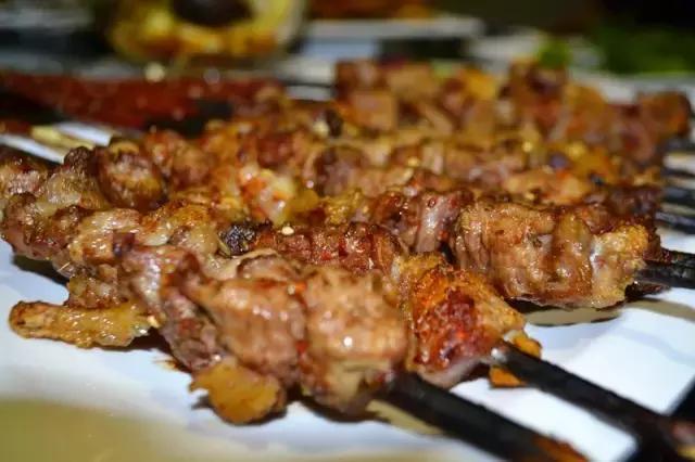 大连黑帮大哥招小弟，烤串江湖够狠你就来