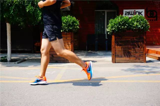 跑鞋测评nikezoompegasus37,耐克飞马34跑鞋讲解