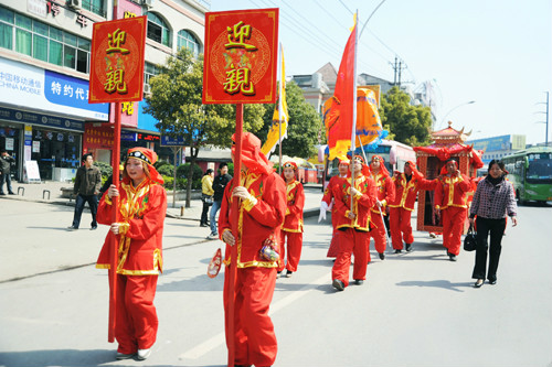 农村居民赚得少花得多？缩小城乡收入差距还得这么办：多找来钱道儿婚丧嫁娶少杀猪宰羊铺张浪费