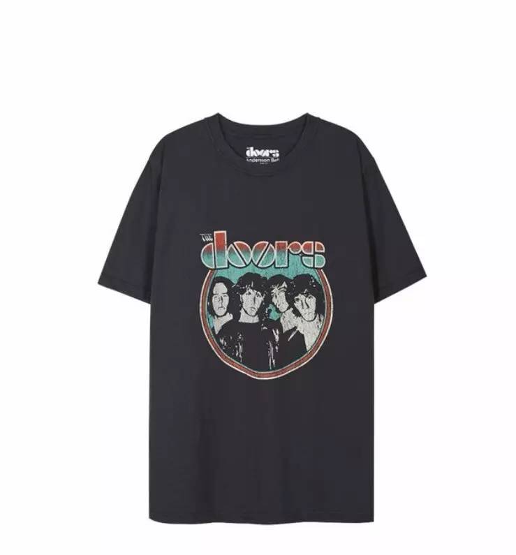 推荐几件夏天的t恤,今年夏天最流行的几件t恤